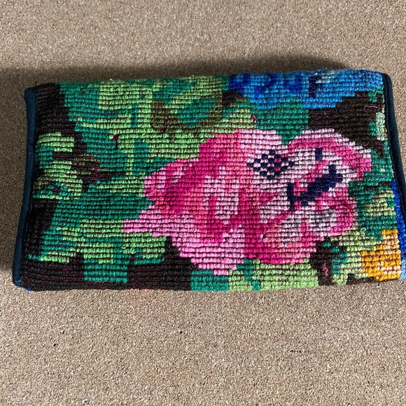 Floral Needlepoint foldable wallet- great condition​ - Picture 2 of 16